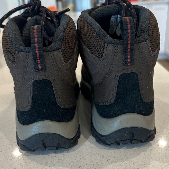 EUC-Columbia Men's Dark Brown Hiking Boots - Picture 4 of 8